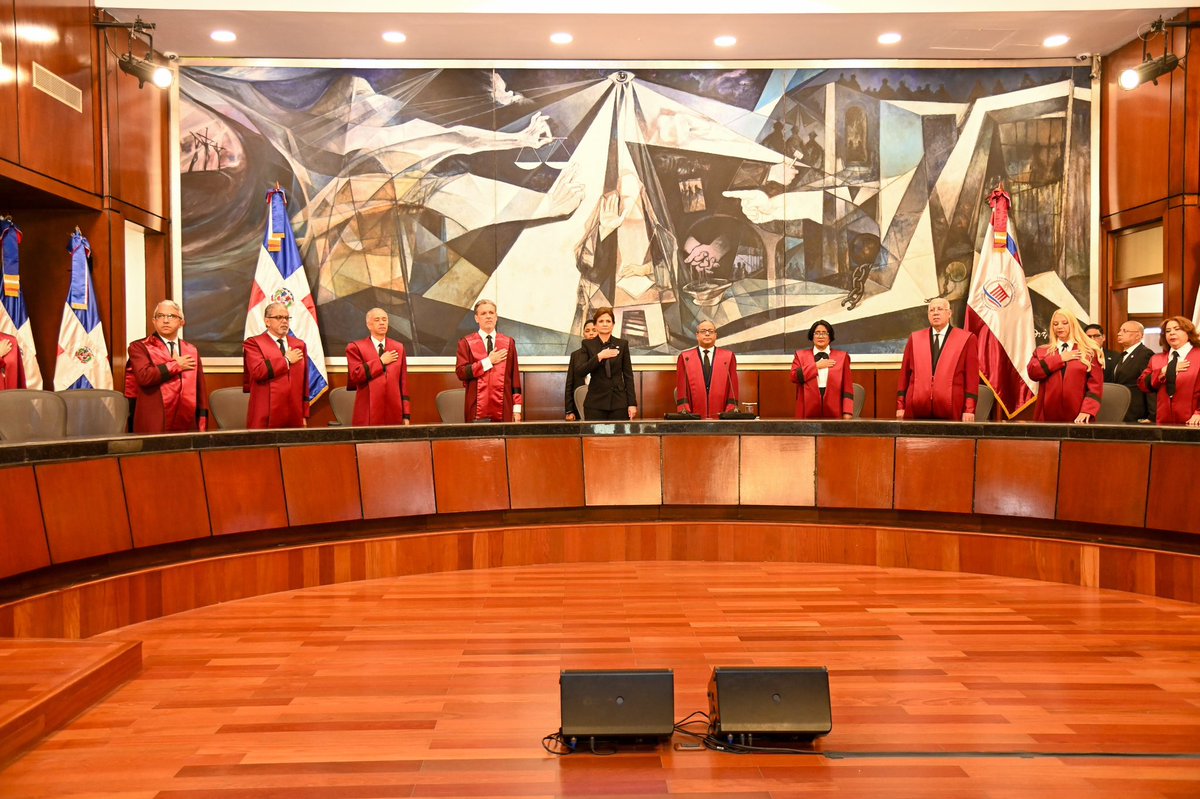 Pachecoalfredoo's tweet photo. Estuve participando junto a @RaquelPenaVice vicepresidenta de la República y @ricardodlsanto3, presidente del Senado, en la Audiencia Solemne de Rendición de Cuentas, del presidente del @TribunalConstRD, @NapoleonEstevez, en el marco de su décimo tercer aniversario, a quien felicito por su intervención donde se compromete a avanzar con unidad para garantizar la eficacia constitucional.