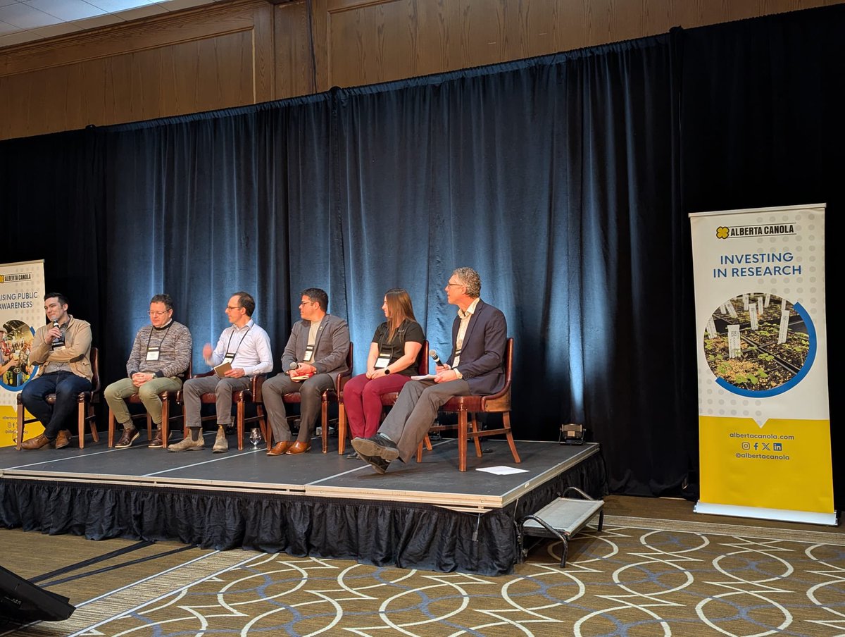The Research Symposium panel takes the stage. Thrilled to have so much expertise on stage and engaging with a room full of growers, agronomists, and other canola enthusiasts to help determine Alberta Canola’s research priorities