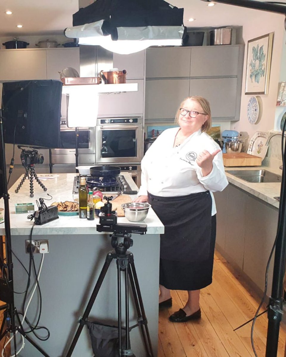 RosemaryShrager's tweet image. Throwback Thursday!
How I love to share my recipes and cooking tips &amp;amp; tricks with you all!

#ThrowbackThursday #CookingTips #RecipeShare #HomeCooking #CulinaryJourney #ChefAtHome #RosemaryShrager