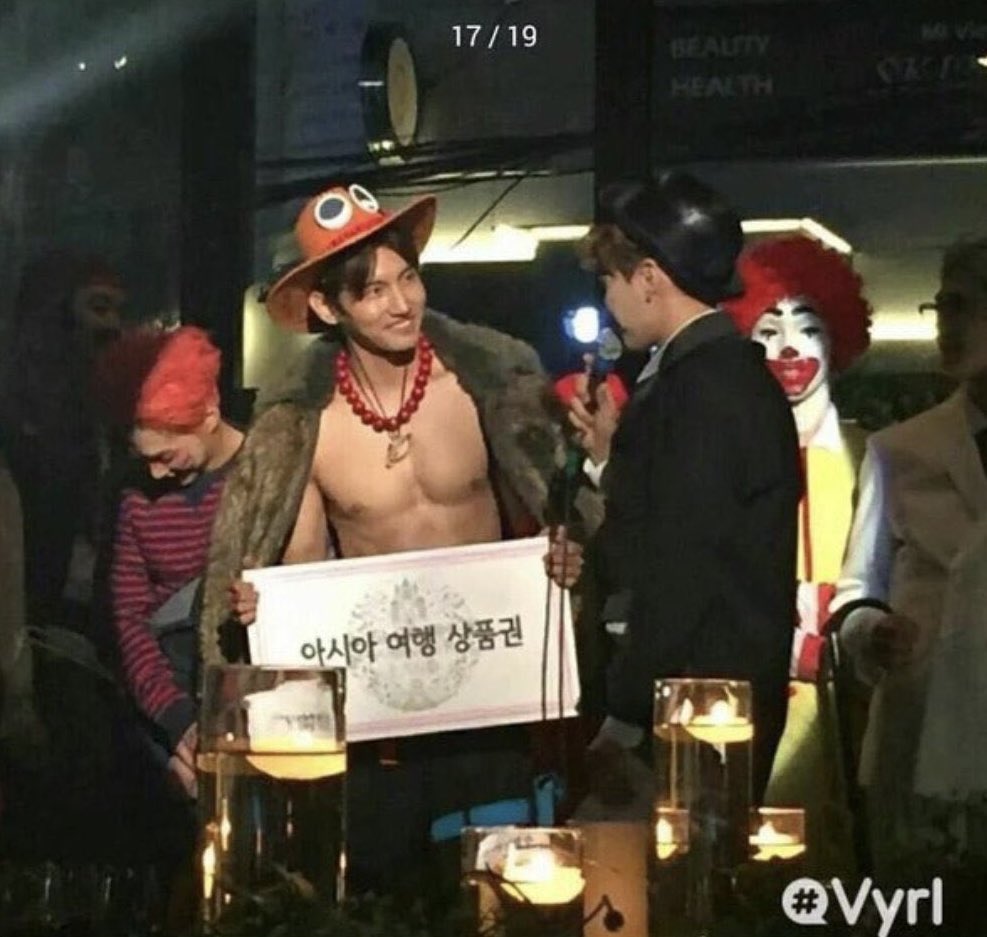 isSHINeeback's tweet image. the contrast between Changmin's costume and Key's costume is sending me