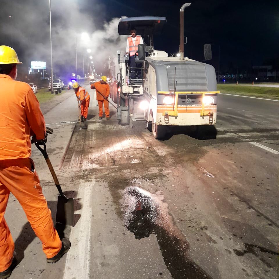 CamdelasSierras's tweet photo. 👷 Trabajos nocturnos de reparación de calzada en el anillo interno de #Circunvalación, entre los distribuidores #Rancagua y #Capdevila. https://t.co/eSPr4zqzTq