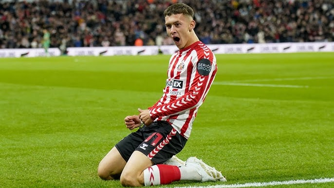 CalSAFCFTM's tweet photo. No Sunderland Supporter should have less then 1k followers on twitter🔴⚪️❤️ let’s follow each other 😁 #SAFC #FTM https://t.co/WKrTvKg45Q