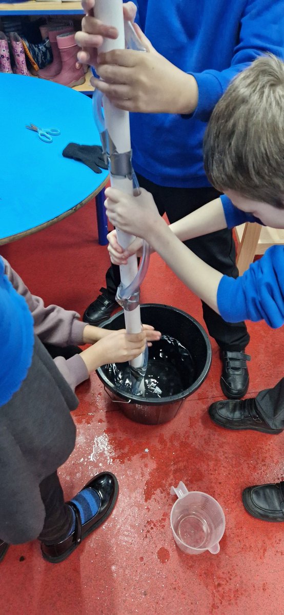 rootstofruitce's tweet photo. Year 5 @BarfordSchool had a 'Eureka!' moment today as they followed in Archimedes' footsteps in getting water to go uphill. The Archimedes Screw design is still used in engineering today @rootstofruit202 https://t.co/xHXwHI4C0y