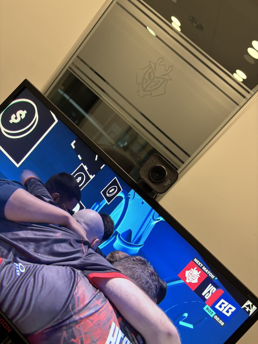 Watching directly from the source 🤯