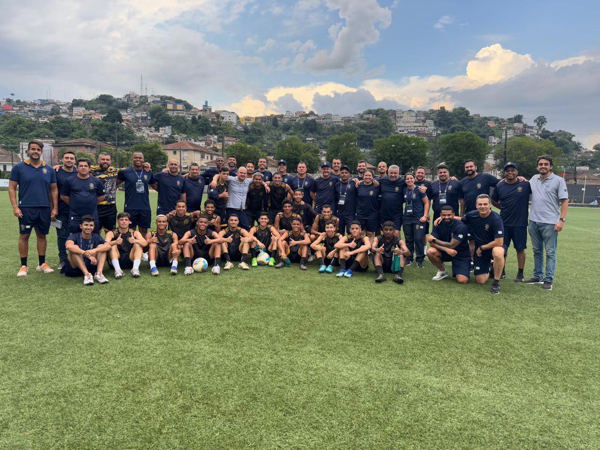 De nuevo fué un gran privilegio poder participar como profesor de la licencia CBF PRO de la @cbfacademy que por primera vez en la historia se realizó en Santos, alumnos con mucho nivel y con un gran futuro por delante . Buena suerte a todos 🇧🇷⚽️.