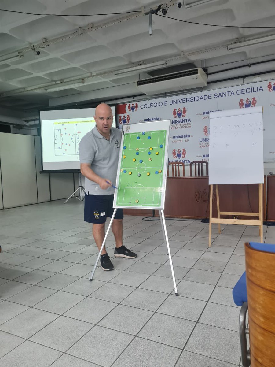 FernandoJubero's tweet photo. De nuevo fué un gran privilegio poder participar como profesor de la licencia CBF PRO de la @cbfacademy que por primera vez en la historia se realizó en Santos, alumnos con mucho nivel y con un gran futuro por delante . Buena suerte a todos 🇧🇷⚽️. https://t.co/PKJ5C9d7Ol
