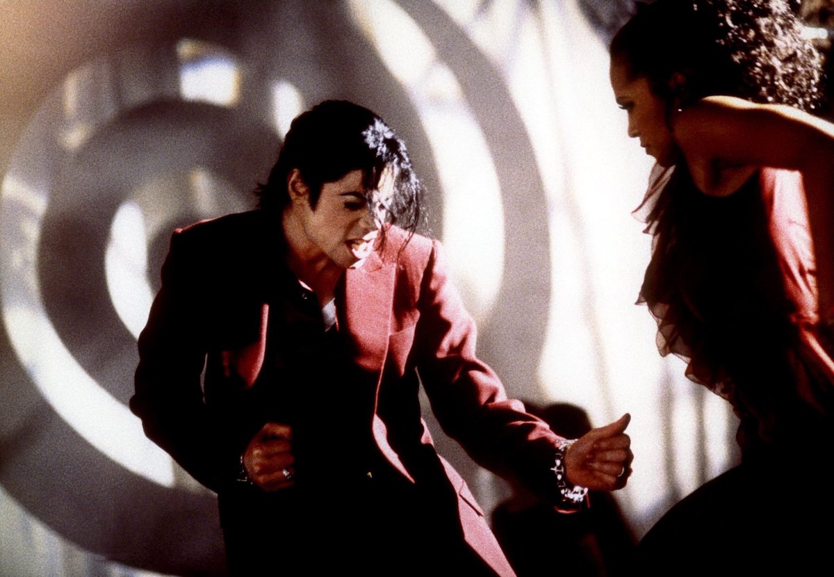 HechosMJJ's tweet photo. Michael Jackson, Blood On The Dance Floor. https://t.co/3aQGcI6uvw