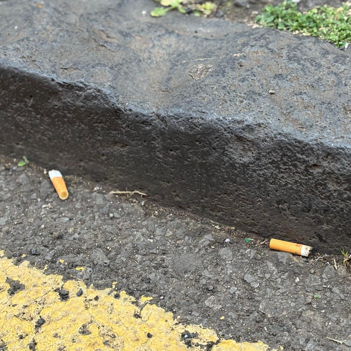 🚬 ¡Tirar colillas al suelo NO es opción! 

Ensucias nuestras calles y podrías enfrentarte a multas por hacerlo 🚫

💙 Cuida nuestro municipio y deposita tus residuos en papeleras.

#PolicíaLL
#PolicíaLaLaguna