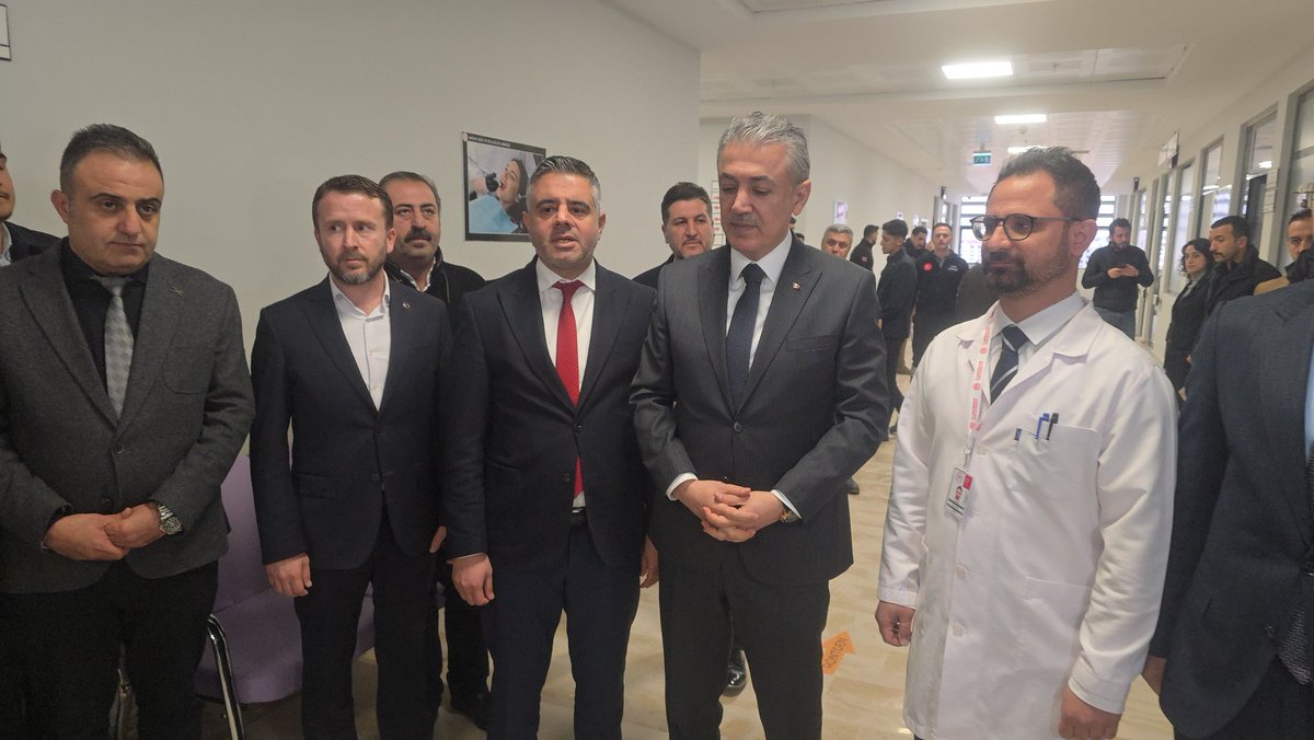 Mardin Valimiz Sn. <a href="/tuncay_akkoyun/">Tuncay Akkoyun</a>, Kaymakamımız Sn. Ömer Faruk Özdemir, İl Sağlık Müdürümüz Sn. Uzm. Dr. <a href="/drsaffet/">Saffet Yavuz</a>
 ve İlçe Sağlık Müdürümüz Sn. Uzm. Dr. Kenan İlkay Alp, kurum amirlerimizle birlikre, hasta kabulüne başlayan Ağız ve Diş Sağlığı Merkezinde incelemelerde bulundu.