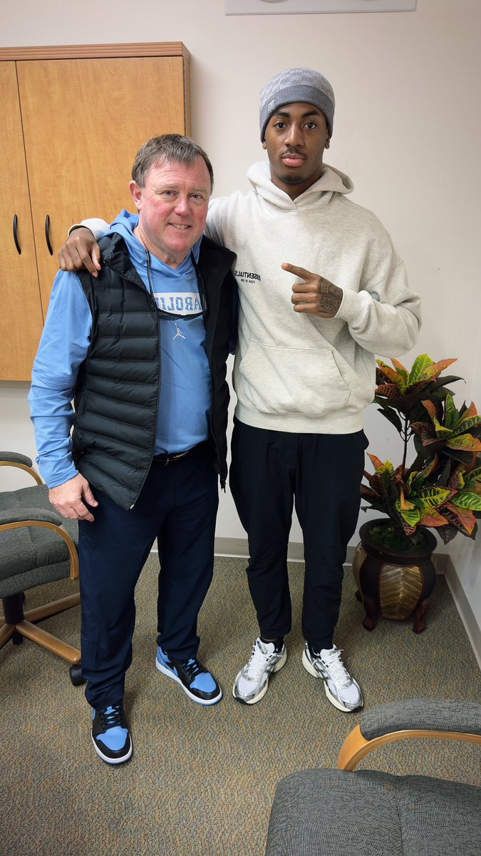 Blessed to receive my 29th offer from <a href="/UNCFootball/">Carolina Football</a> !!! AGTG🙏 <a href="/ChrisJonesUNC/">Chris Jones</a> <a href="/Coach_Davis3/">Coach Davis</a> <a href="/KingMag58863619/">King Magic</a> <a href="/Coach_Mont70/">Roberto Montanez Jr</a> <a href="/MHS_Knights_FB/">Monarch Knights Football</a> <a href="/ChadSimmons_/">ChadSimmons</a> <a href="/JohnGarcia_Jr/">John Garcia, Jr.</a>