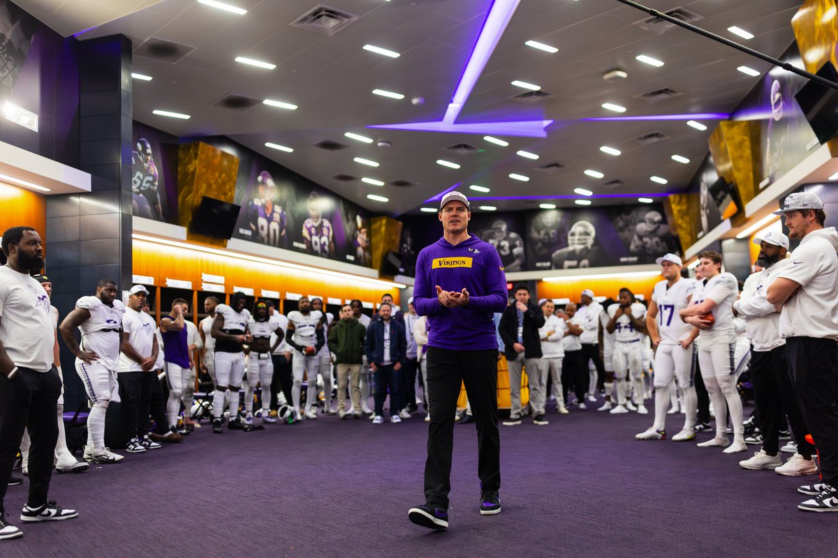 Head Coach Kevin O'Connell has been voted as Coach of the Year by the PFWA.  

📰: mnvkn.gs/3POoGuU