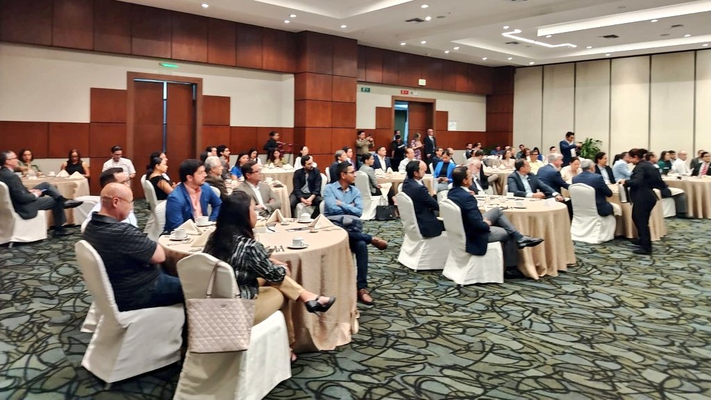 HOY | Concluimos con éxito el Encuentro con nuestros afiliados en la ciudad de Guayaquil, donde contamos con la charla magistral del Ministro de Economía y Finanzas, <a href="/JuanCVegaEC/">Juan Carlos Vega</a>.

El Secretario de Estado compartió su visión sobre los retos económicos para este 2025 y las