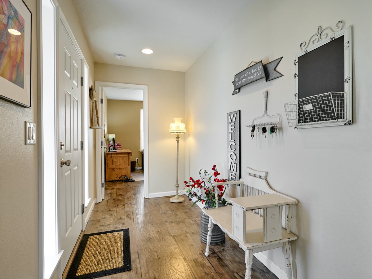 CanbyHomes's tweet photo. Just Listed: Canby Home For Sale! Details Here: https://t.co/BpEChLjx4w #canby #canbyoregon #realestate #homes https://t.co/1M0xNsEAaH