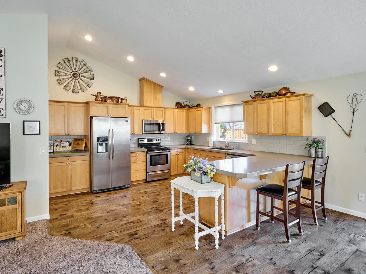 CanbyHomes's tweet photo. Just Listed: Canby Home For Sale! Details Here: https://t.co/BpEChLjx4w #canby #canbyoregon #realestate #homes https://t.co/1M0xNsEAaH