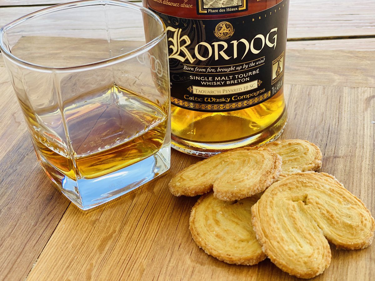 Last of the holiday whisky and cookies (biscuit) experiments. This time a French Kornog whisky and palmiers.