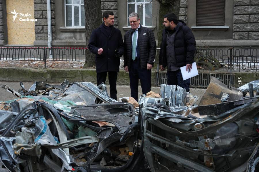 A Russian drone crashed today near the site of talks between the British prime minister and the Ukrainian president, the Mariinsky Palace, The Guardian reported.

“We will also say hello”, Zelenskyy said.