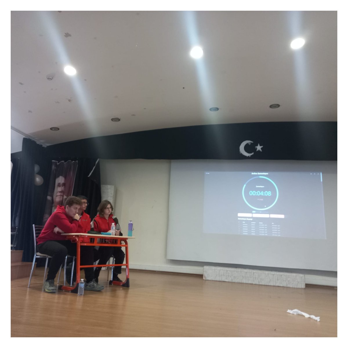 Okulumuzda Etkinlik Haftası kapsamında Münazara Yarışması yapıldı. Çok geniş bir konu yelpazesi içerisinde fikirlerin karşı karşıya geldiği etkinliğin şampiyonu 10/A sınıfı oldu. Öğrencilerimizi tebrik ederiz. 
#MEBFestival 
<a href="/tcmeb_en/">Republic of Türkiye Ministry of National Education</a>
<a href="/tcmeb/">Millî Eğitim Bakanlığı</a> 
<a href="/meb_ogm/">Ortaöğretim Genel Müdürlüğü</a>