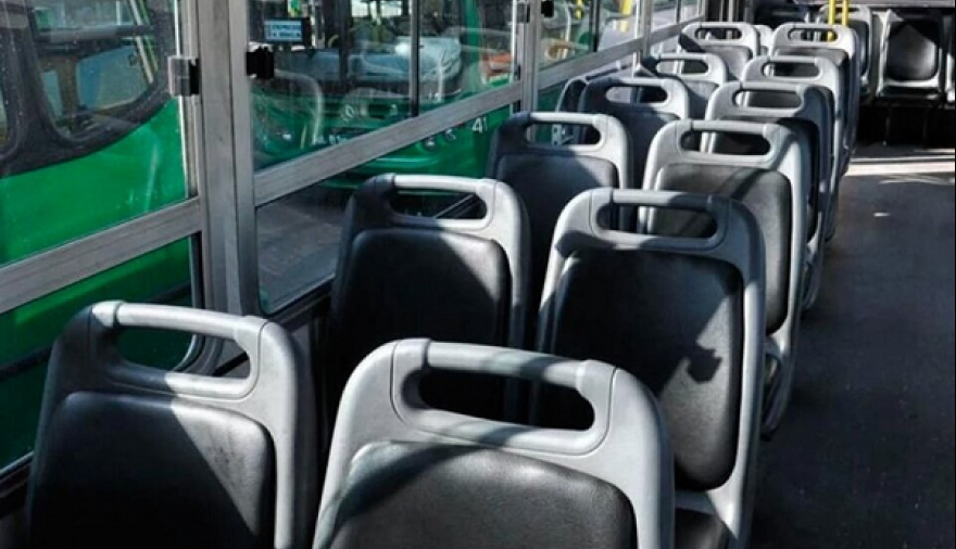 La Plata con pocos micros: Crespo pidió que en verano se refuercen las frecuencias

Como viene ocurriendo cuando llega el verano, el funcionamiento del transporte público de pasajeros en la ciudad se ve reducido por decisión de las empresas. Por este motivo, el referente del GEN