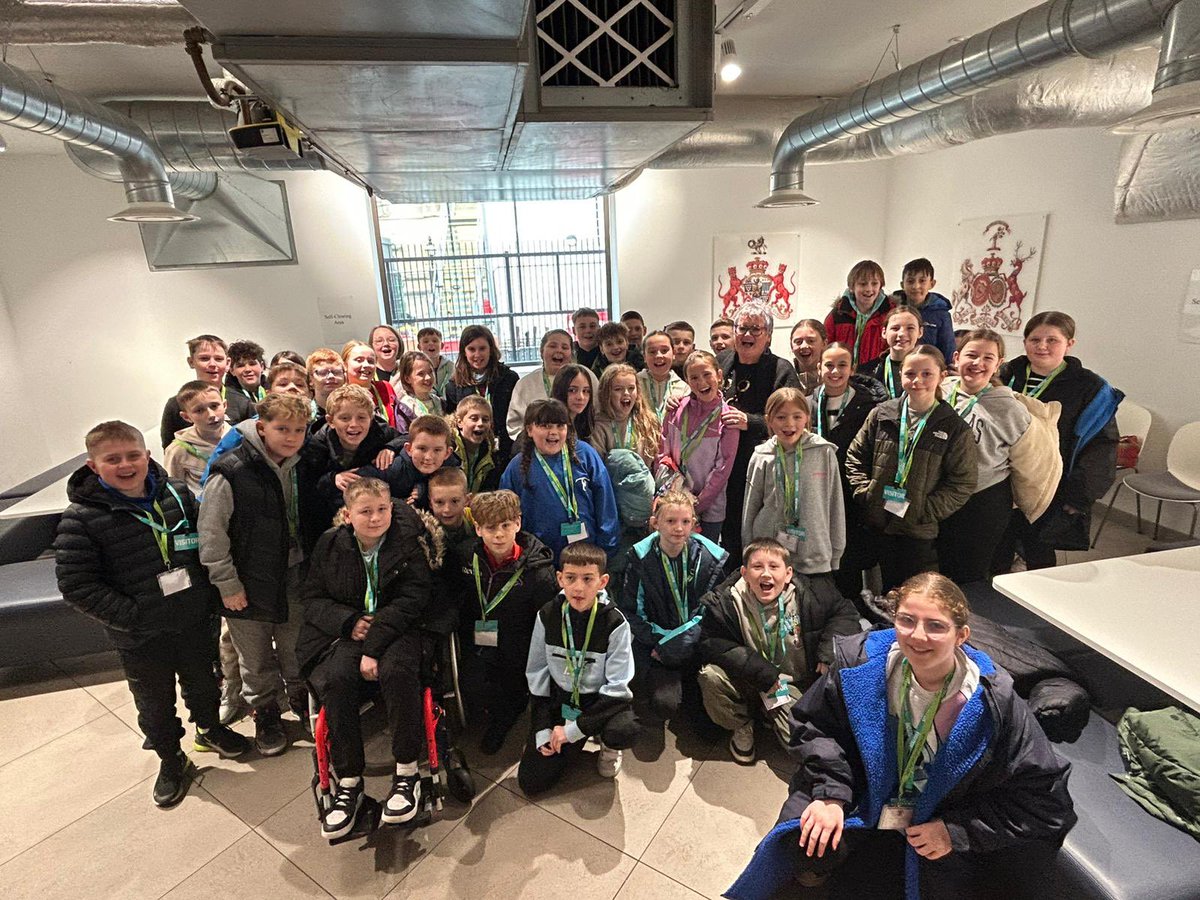 ygglonlas's tweet image. Ymweliad Bl6 â’r Senedd. Diolch yn fawr i @carolynharris24 am ddod i gwrdd â ni ac am gynnal sesiwn cwestiwn ac ateb.
Year 6’s visit to Parliament. Thank you very much to Carolyn Harris MP for coming to meet us and for the valuable question and answer session.
