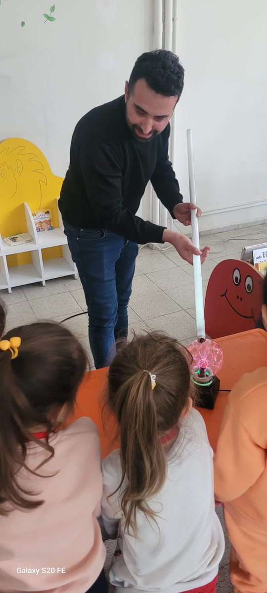 Bugün 100. Yıl Cumhuriyet Anaokulu Öğrencilerini Kütüphanemizde ağırladık. Kütüphane Oryantasyonu, Yerçekimi ve Rüzgar Enerjisinin itme kuvveti ,Elektirik Deneyi ve Masal Saati etkinliğini minik misafirlerimizle gerçekleştirdik.📚<a href="/yazgi_gokhan/">Gökhan YAZGI</a> <a href="/etkinkutuphane/">Etkin Kütüphane</a> <a href="/DmrRemzi/">Dr. Remzi Demir</a>