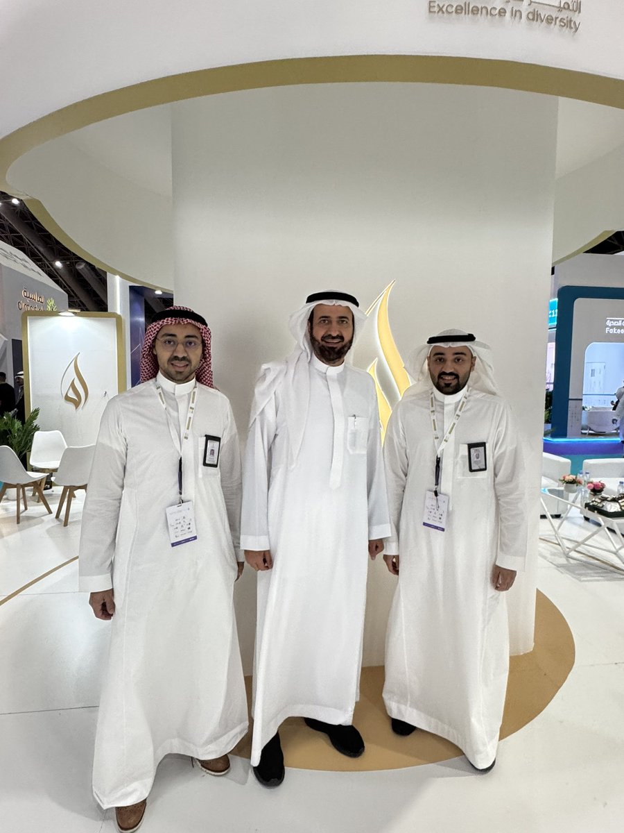 Alafandiasa's tweet photo. تشرفنا اليوم في شركة الأفندية بزيارة معالي وزير الحج والعمرة، والتي تعكس حرص الوزارة على تعزيز الشراكات مع القطاع الخاص والارتقاء بخدمات الحج والعمرة. نثمن هذه الزيارة الكريمة التي تلهمنا لمواصلة تطوير خدماتنا لضيوف الرحمن. #مكة_المكرمة #الطريق_الى_النسك #مؤتمر_ومعرض_الحج https://t.co/QeQiEg9Ttr