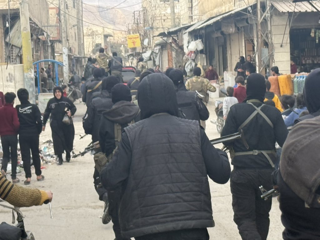 بدء المرحلة الثانية من الحملة الأمنية للأمن العام في مدينة دوما بعد كثرة الشكاوي من أهالي المدينة لإلقاء القبض على المجرمين 
نداء لجميع المجرمين بالمسارعة بتسليم أنفسهم قبل فوات الأوان