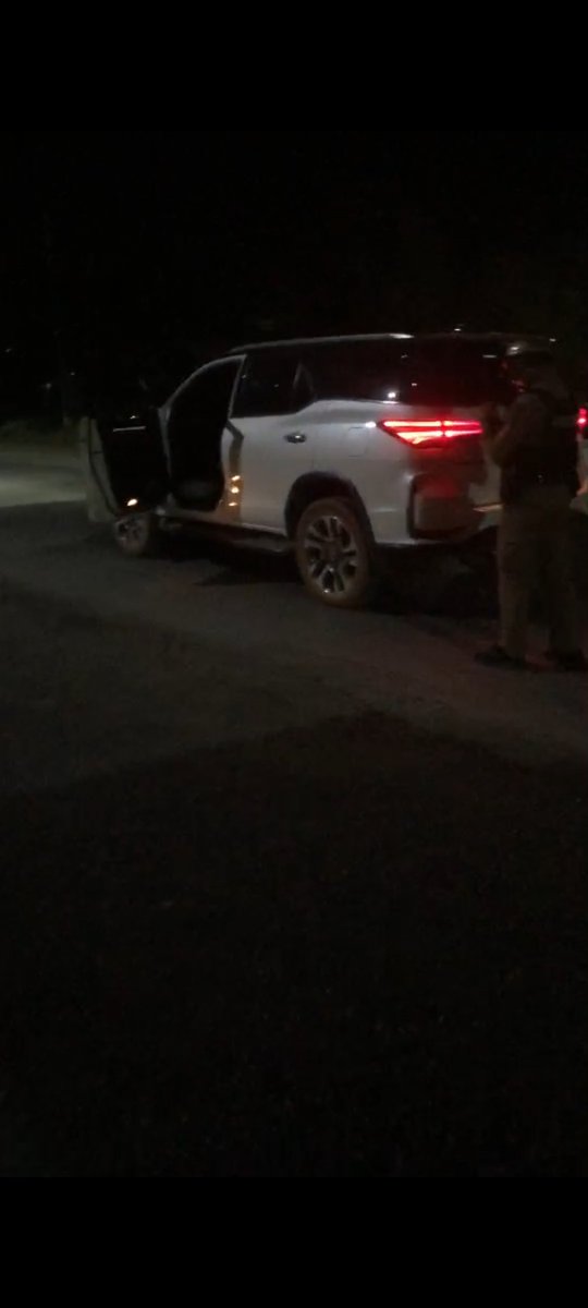 สถานการณ์ล่าสุดของ #ฉะเชิงเทรา เมื่อคืนสท.ท่านนึงมาข่มขู่คุกคามผู้ช่วยหาเสียง+ตทอ. ของบางน้ำเปรี้ยว "งัดมายิงแม่งเลย" ประโยคนี้คงไม่มีใครมองว่าพูดเล่นนะคะ มีการถอยรถชนรถของทางเรา ทุกคนปลอดภัยดี ตอนนี้ขึ้นสภ.เตรียมดำเนินคดีค่ะ ส่งกำลังใจให้พวกเราด้วยนะคะ / บ่ถอยแม้แต่ก้าวเดียว 🔥