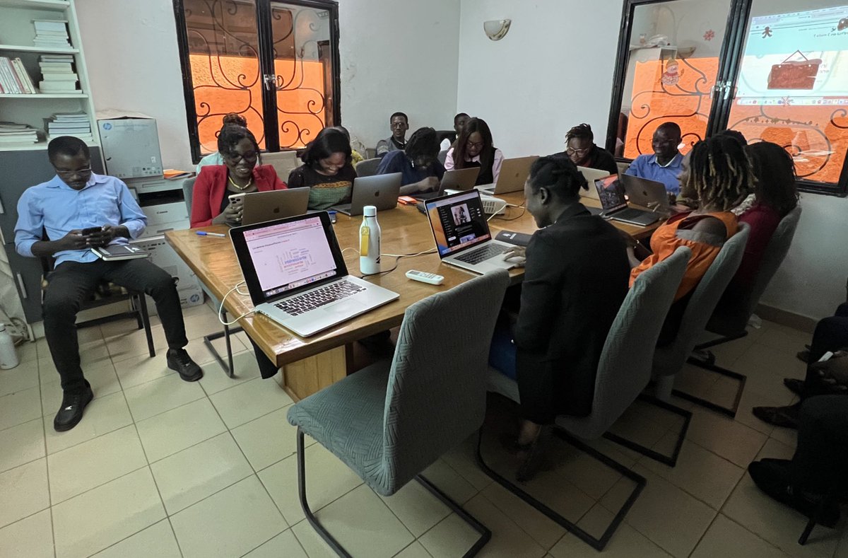 nawsheenh's tweet photo. It’s always a pleasure to conduct training sessions on digital #communication.

This month’s #DigitalLab at @MassakaSAS focused on @X.

I still find it difficult to call a publication a ‘post’ instead of a ‘tweet’. 

What about you? https://t.co/sghvzTwFzd