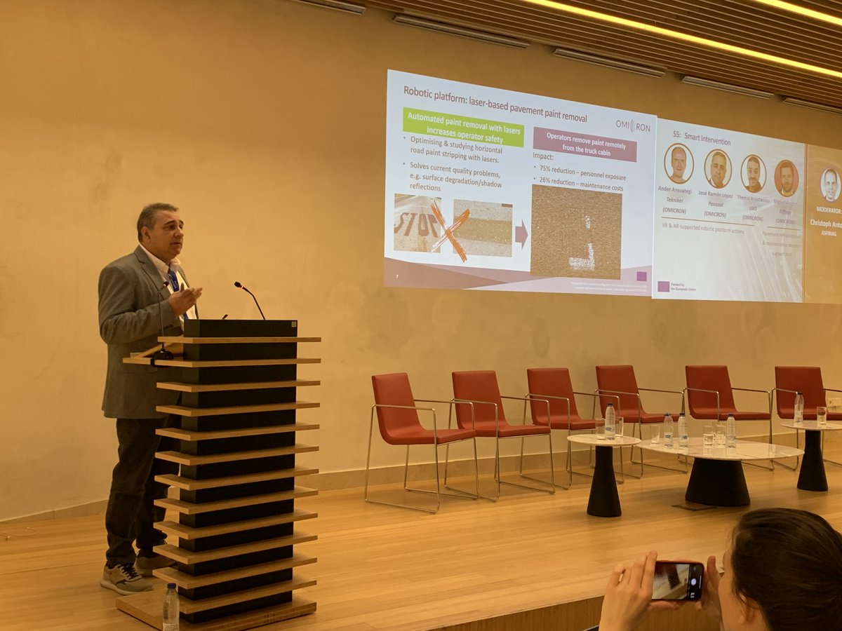 H2020Omicron's tweet image. At our Final Event, focus is now on #SmartIntervention.

Ander Ansuategi, José Ramón, and Themis Anastasiou showcase OMICRON’s #RoboticPlatform with #VR &amp;amp; #AR.

The platform reduces #InterventionTime by 15-20% and boosts #Safety for workers by up to 100%.

#Innovation #SmartRoads