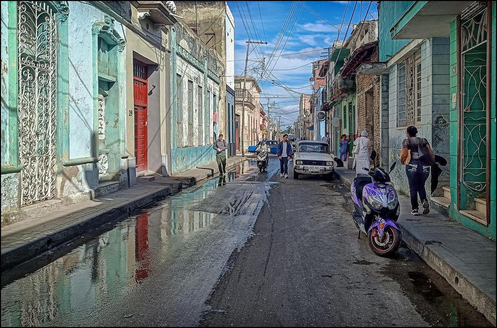 nosolofoto's tweet photo. Volvemos a colgar Fotos en el local The Wagon. En esta ocasión la obra titulada "Cosas que dejé en le Habana" de Fernando Torre. En Santurtzi, Vapor habana nº 4  hasta el 28 de febrero. https://t.co/VQeOJ5D04o? https://t.co/QuKwTiud0I