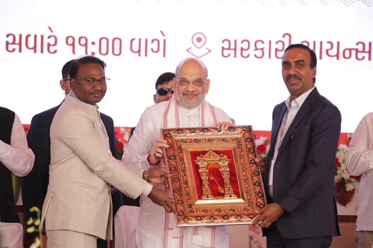 સરકારી વિજ્ઞાન કોલેજ વડનગર ખાતે માનનીય કેન્દ્રીય ગૃહ અને સહકારિતા મંત્રીશ્રી અમિતભાઈ શાહનું મોમેન્ટો આપી સ્વાગત તથા અભિવાદન કર્યું.
#AnantVadnagar
#TeamMehsana

<a href="/narendramodi/">Narendra Modi</a>
<a href="/PMOIndia/">PMO India</a>
<a href="/AmitShah/">Amit Shah</a>
<a href="/CMOGuj/">CMO Gujarat</a>
<a href="/Bhupendrapbjp/">Bhupendra Patel</a>
<a href="/revenuegujarat/">Revenue Dep. Gujarat</a>