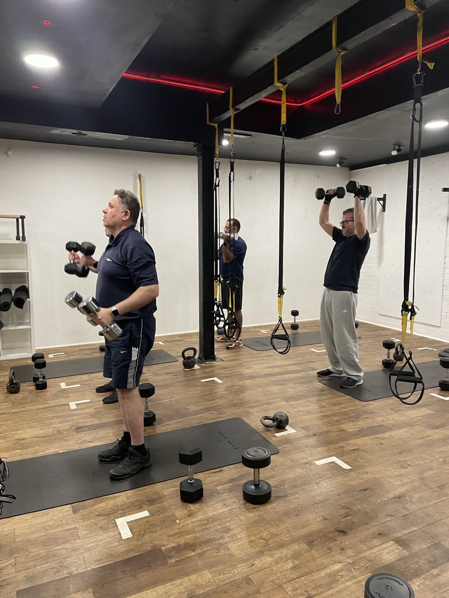 LeanBodyUK1's tweet photo. Upper Body &amp; Core Session 🔥

Great seeing the guys getting fitter, stronger, faster each week 👍

#workout #fit #muscle #health #weightloss #menshealth #finchley #muswellhill #millhill https://t.co/VhVtbq2XEM