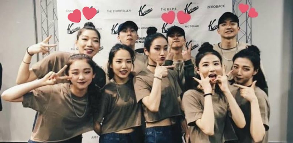 MlNHORIZON's tweet photo. lee know reuniting with his dance crew members from 9 years ago where he was the maknae of the team.. this is a full circle 🥹🥹🥹 https://t.co/BdZyQ7mqJY