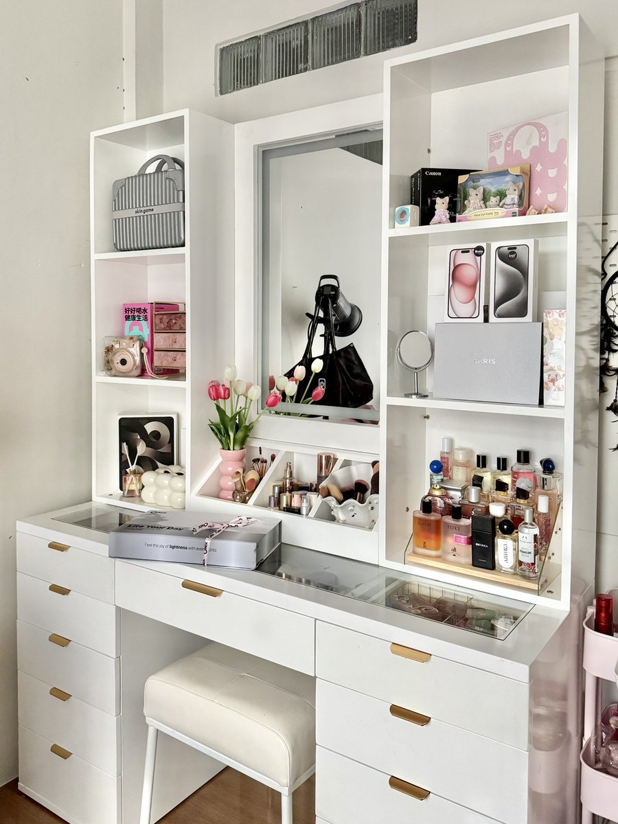 MAU SPILL SEMUA DEKOR KAMAR 🌺

bikin kamar jadi cantik &amp; semuanya ini kepake... apalagi buat yang mau dekor kamar 🥹🩷

semua realpict start from under 100ribu ⤵️