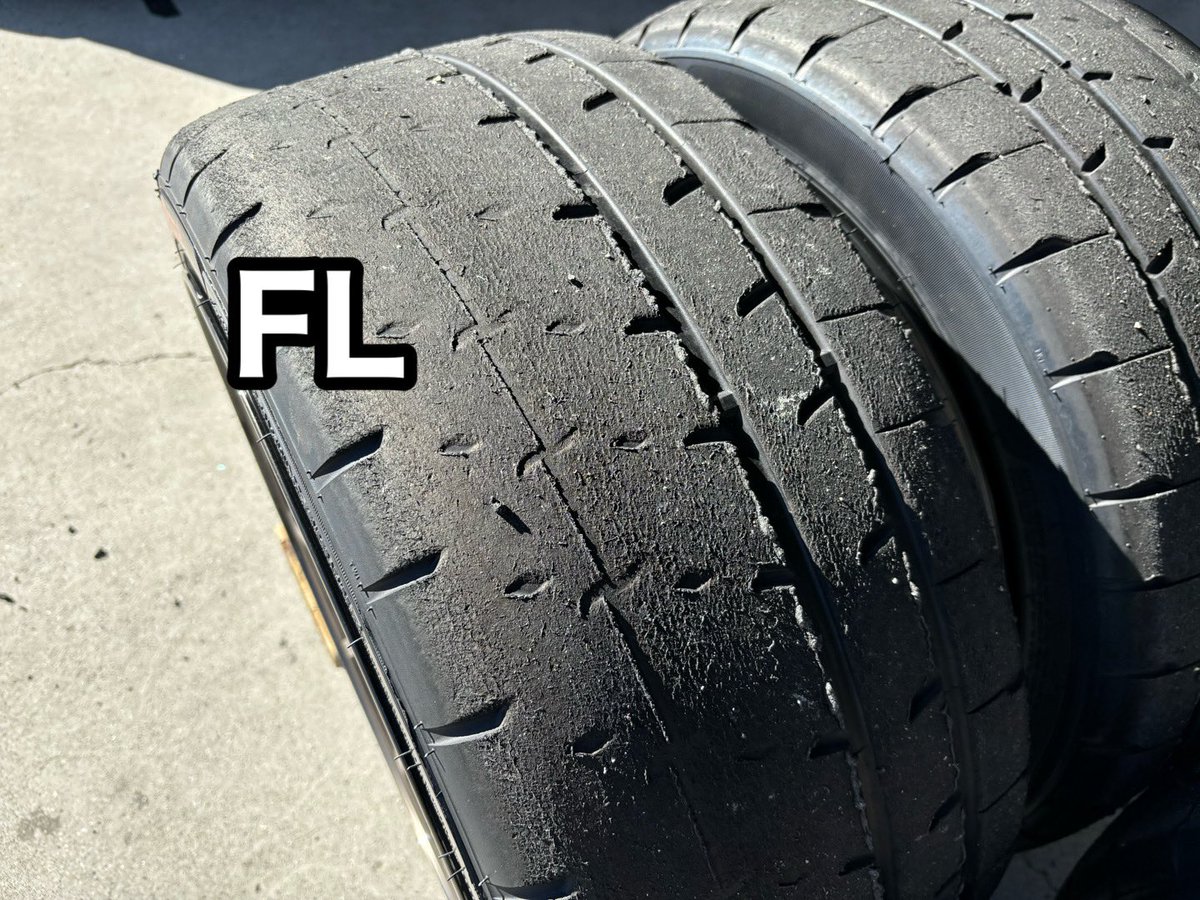 shoutarou6128's tweet photo. VALINO VR08GP EVOβ
265/35R18
19回アタックの摩耗状態
街乗り距離210km
アウトラップ、インラップは含みません。
使用開始から3ヶ月経過しました。
まだ性能低下は感じません。
#valino
#vr08gp
#evoβ https://t.co/DfjlKWrVZk