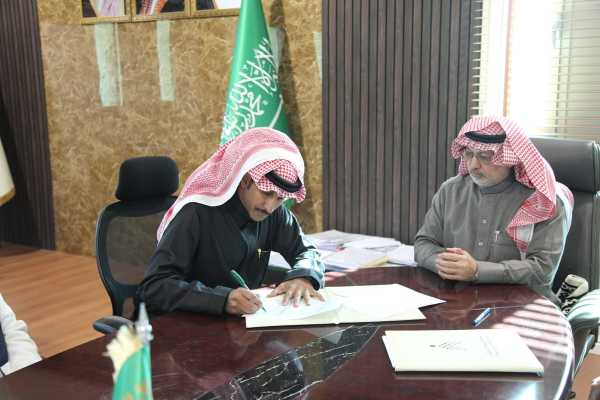 khaledtech_sa's tweet photo. بفضل الله وتوفيقه، تم بحمد الله توقيع اتفاقية مشروع تنفيذ البنية التحتية للشبكة اللاسلكية لجامعة المستقبل، والتي تقدم أفضل الحلول التقنية التي تساهم في تطوير العملية التعليمية. 
نسأل الله أن يوفقنا في تنفيذ المشروع بنجاح، وأن يكون سببًا في تقدم العلم والتعليم. https://t.co/W1kFbGg014