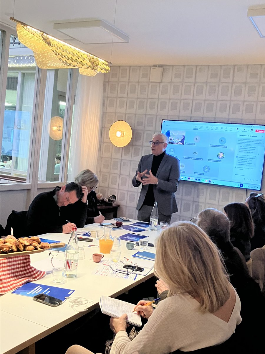 🔵 Conférence de presse de rentrée <a href="/ccifrance/">CCI France 🇫🇷🇪🇺</a> d’<a href="/DiCrescenzo_A/">Alain DI CRESCENZO</a> : défis et enjeux pour les entreprises et les territoires 🇫🇷 . 
#CCI <a href="/Economie_Gouv/">Ministère de l'Économie et des Finances</a>