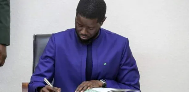 A4Perspectives's tweet photo. Nominations : Le chef de l’État opère un vaste mouvement dans le corps diplomatique
👉 https://t.co/svIlLp0R2g
#senegal 🇸🇳 #diplomatie #diomaye @PR_Diomaye https://t.co/F4SvhCiG7b