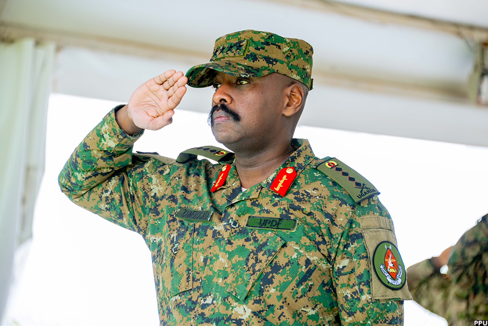 flashfmrw's tweet image. Umugaba mukuru w'ingabo za #Uganda Gen Muhoozi #Kainerugaba yatangaje ko agarutse k'urubuga X nyuma y'icyumweru kimwe arusezeyeho
