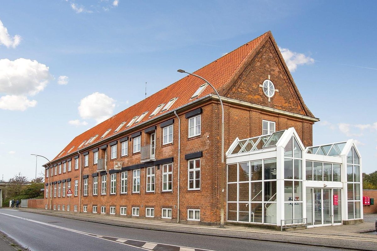 AtlanticDK's tweet image. RECEPTION!! 😍 
Oplev Atlantic Gaming House, i hjertet af Ringkøbing.

Se hvordan vi har forvandlet den her bygning, til et paradis for gamere, esport entusiaster og de lokale unge! 

Vi er SÅ stolte og spændte over at vise vores nye klub frem, og vi vil rigtig gerne invitere…