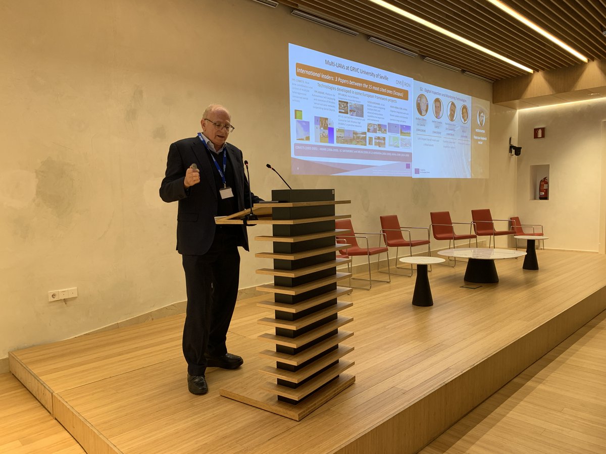 Live from our Final Event! 
➡️Aníbal Ollero (Univ. Sevilla) presents a multi-UAV solution for 50% faster inspections. 
➡️Javier Curado Soriano (Fundación Andaluza) shares insights on long-range UAVs for high-res, traffic-friendly inspections. #SmartRoads #DigitalInspection