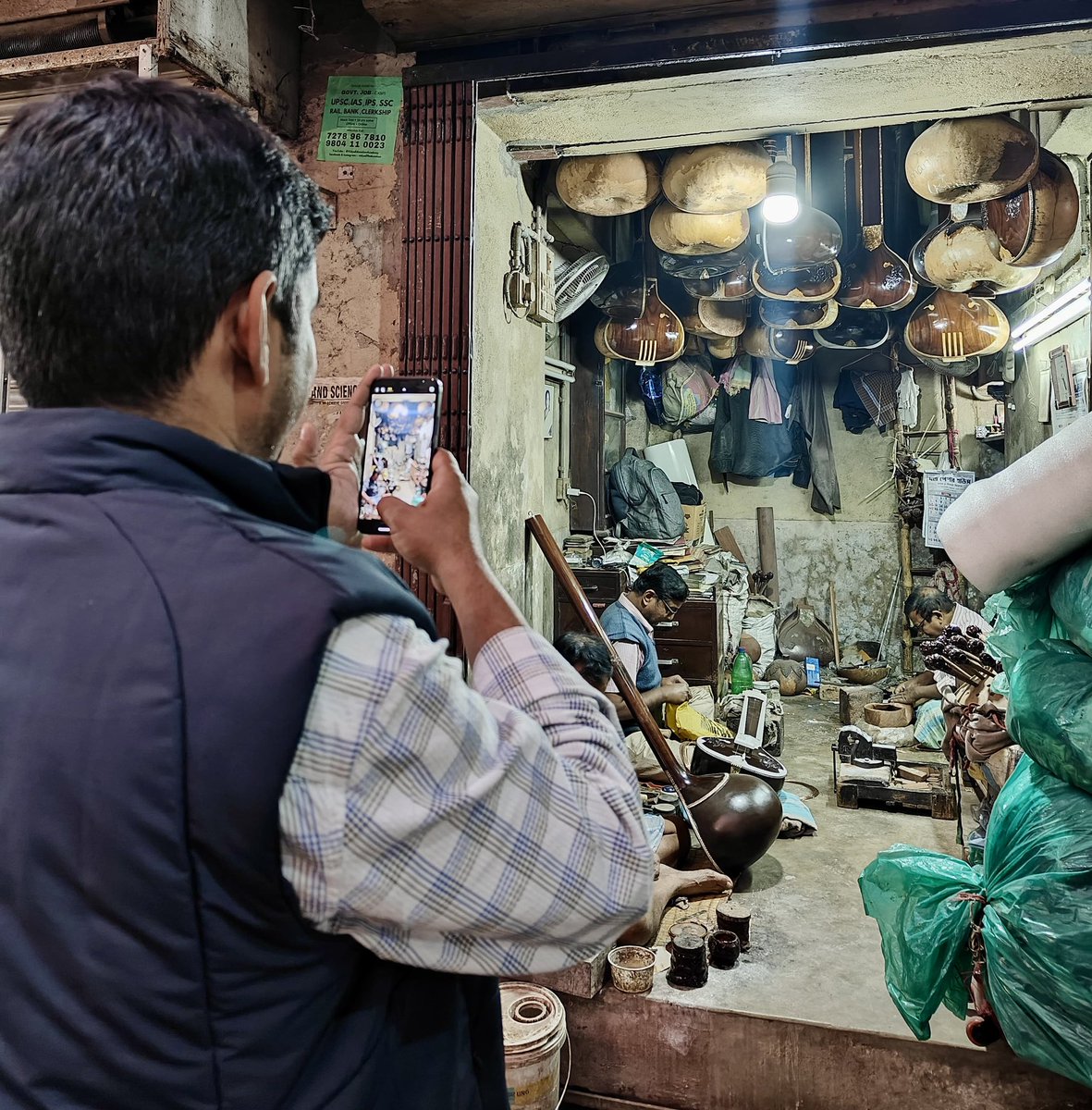 SinghVikra37408's tweet image. दिल-ए-आफ़त-ज़दा का मुद्दआ क्या
शिकस्ता साज़ क्या उस की सदा क्या

'सीमाब अकबराबादी'

#instruments #random #Kolkata