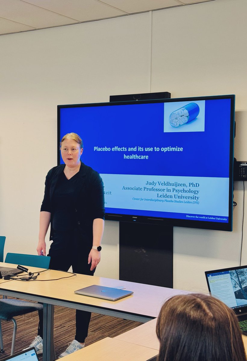 Ann Meulders (@meuldersann) on Twitter photo Another meet-the-expert session in my course #Bodily #Distress #Disorders <a href="/maastricht_fpn/">Maastricht Uni FPN</a> today featuring <a href="/judyveldhuijzen/">Judy Veldhuijzen</a> explaining #placebo and #nocebo effects and how to bolster placebo effects to optimize #healthcare! 🙏🏼 for an interesting talk and discussion! Another meet-the-expert session in my course #Bodily #Distress #Disorders <a href="/maastricht_fpn/">Maastricht Uni FPN</a> today featuring <a href="/judyveldhuijzen/">Judy Veldhuijzen</a> explaining #placebo and #nocebo effects and how to bolster placebo effects to optimize #healthcare! 🙏🏼 for an interesting talk and discussion!