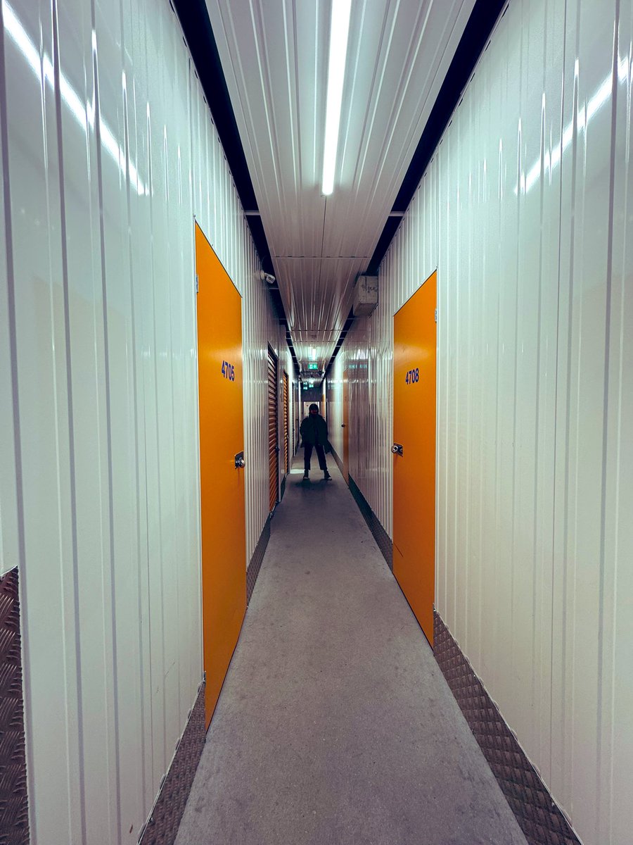 van63613's tweet photo. Mein  Storage-Room 💕Ausflug heute mit #littledaughter  um ihre Skiklamotten für ihre Reise zu finden. 🎿 ⛷️😎…ich liebe diese Art von Zwischenlagerung . https://t.co/FCZbnS1ODR