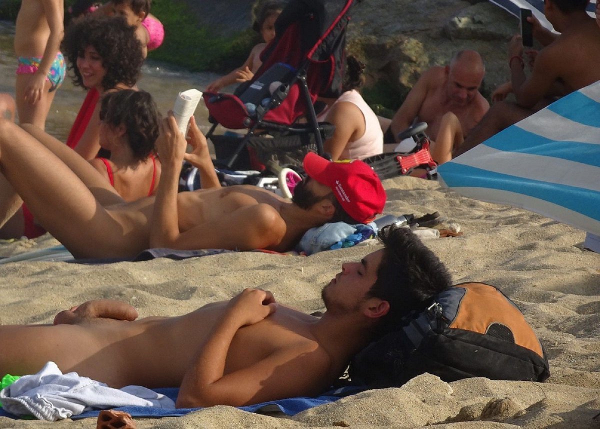 SilverString44's tweet photo. Nudism 5 https://t.co/eL9jb6z54Z