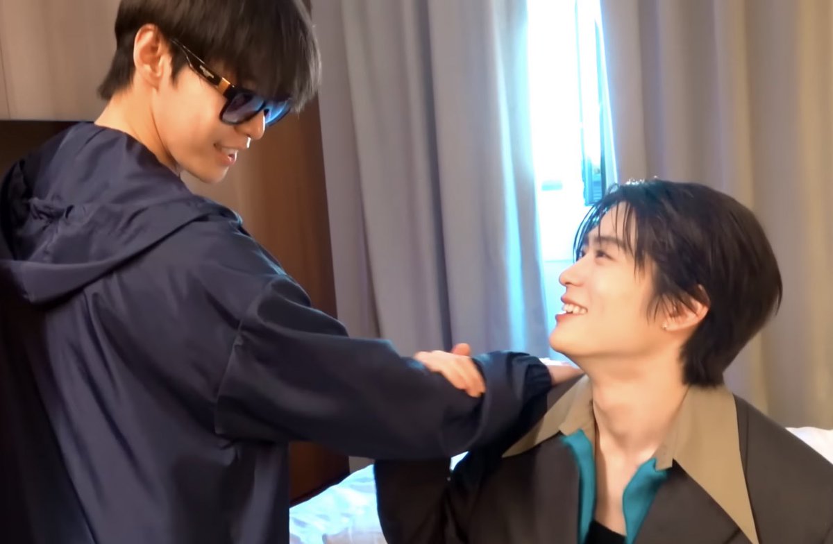 jaeyuno_j's tweet image. แต่พอเบื้องหลังคลิปมิลานของชีออก ชีไปเซอไพ้แจฮยอนที่ห้องก่อนแจฮยอนไปงานปราด้า สาววายอึ้ง โดนชีโดต้มจนเปื่อย แจโดเล่นกับใจสาววาย 555555