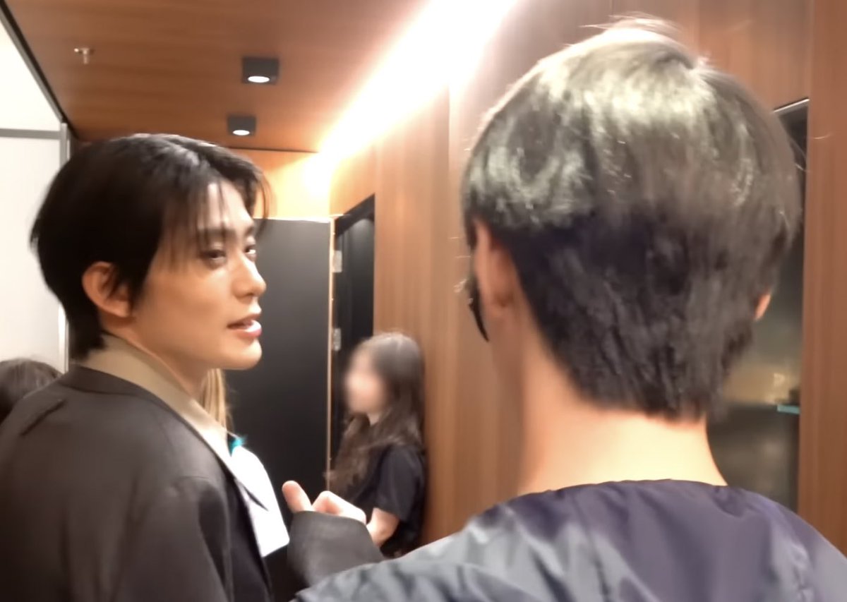 jaeyuno_j's tweet image. แต่พอเบื้องหลังคลิปมิลานของชีออก ชีไปเซอไพ้แจฮยอนที่ห้องก่อนแจฮยอนไปงานปราด้า สาววายอึ้ง โดนชีโดต้มจนเปื่อย แจโดเล่นกับใจสาววาย 555555