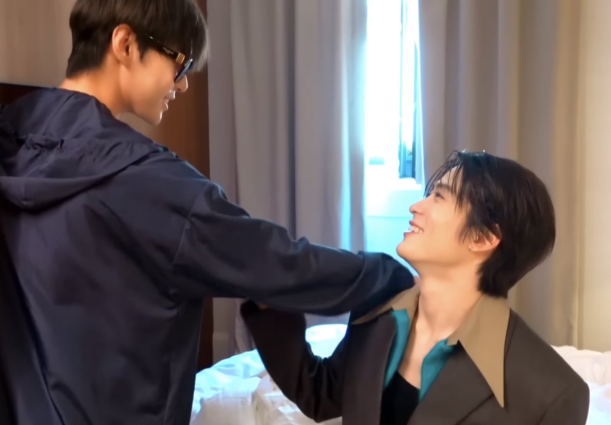 jaeyuno_j's tweet image. แต่พอเบื้องหลังคลิปมิลานของชีออก ชีไปเซอไพ้แจฮยอนที่ห้องก่อนแจฮยอนไปงานปราด้า สาววายอึ้ง โดนชีโดต้มจนเปื่อย แจโดเล่นกับใจสาววาย 555555