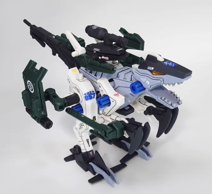 ゾイド スナイプマスター + アクティブシールドユニット 完成です。HMMの水転写式デカール足りなくなってきました。スコープにはクリアーオレンジに塗ったHアイズを仕込んでます。#ゾイド#ZOIDS 