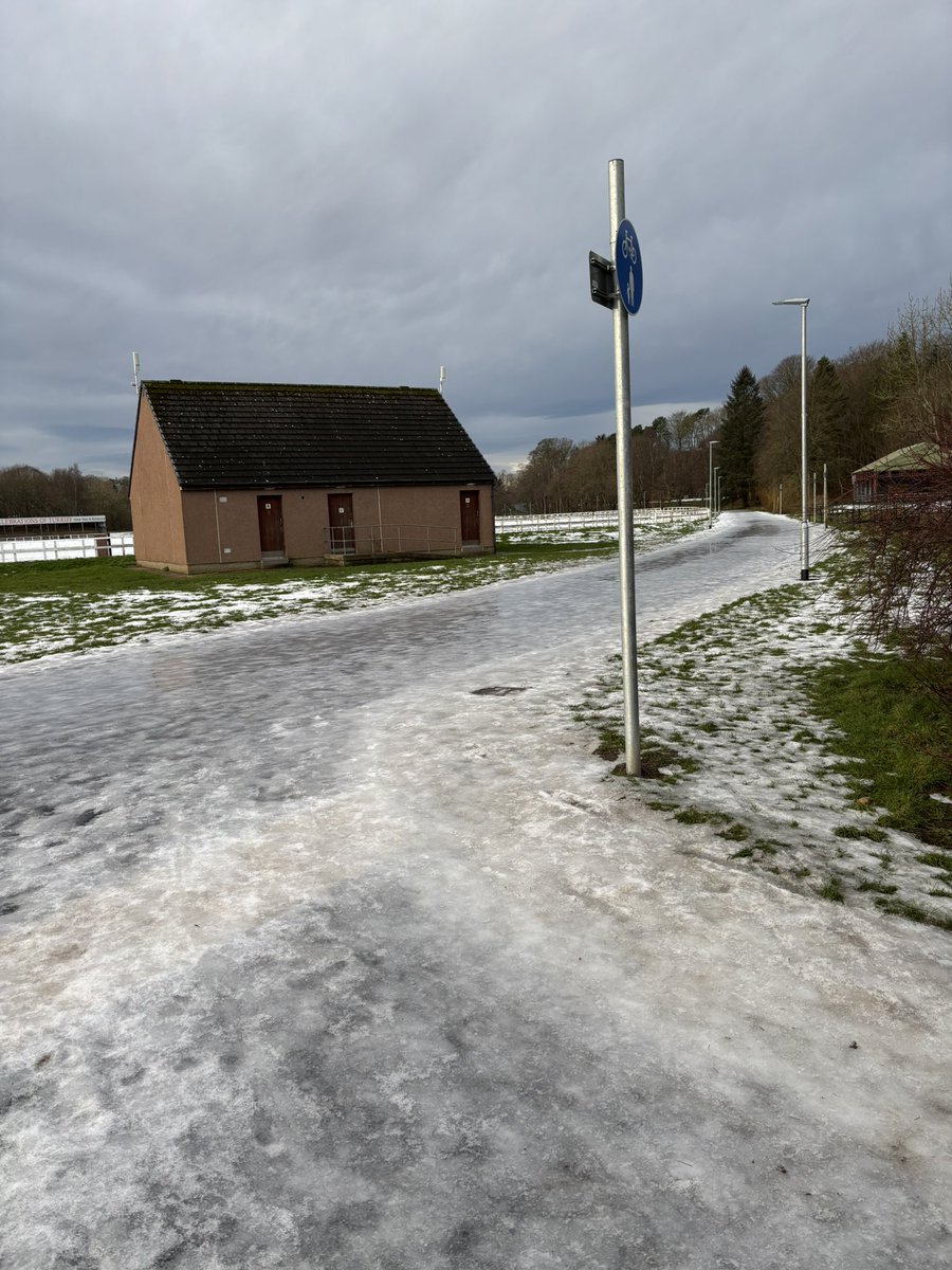 jacceberx's tweet photo. @Aberdeenshire WHAT THE FUCK OS THIS , nothing is stopping you from gritting this PUBLIC PLACE, if I fall you’re getting sued so hard, guess who’s not paying their council tax ahahahahaha #fuckyou https://t.co/PXFBbmOUyw